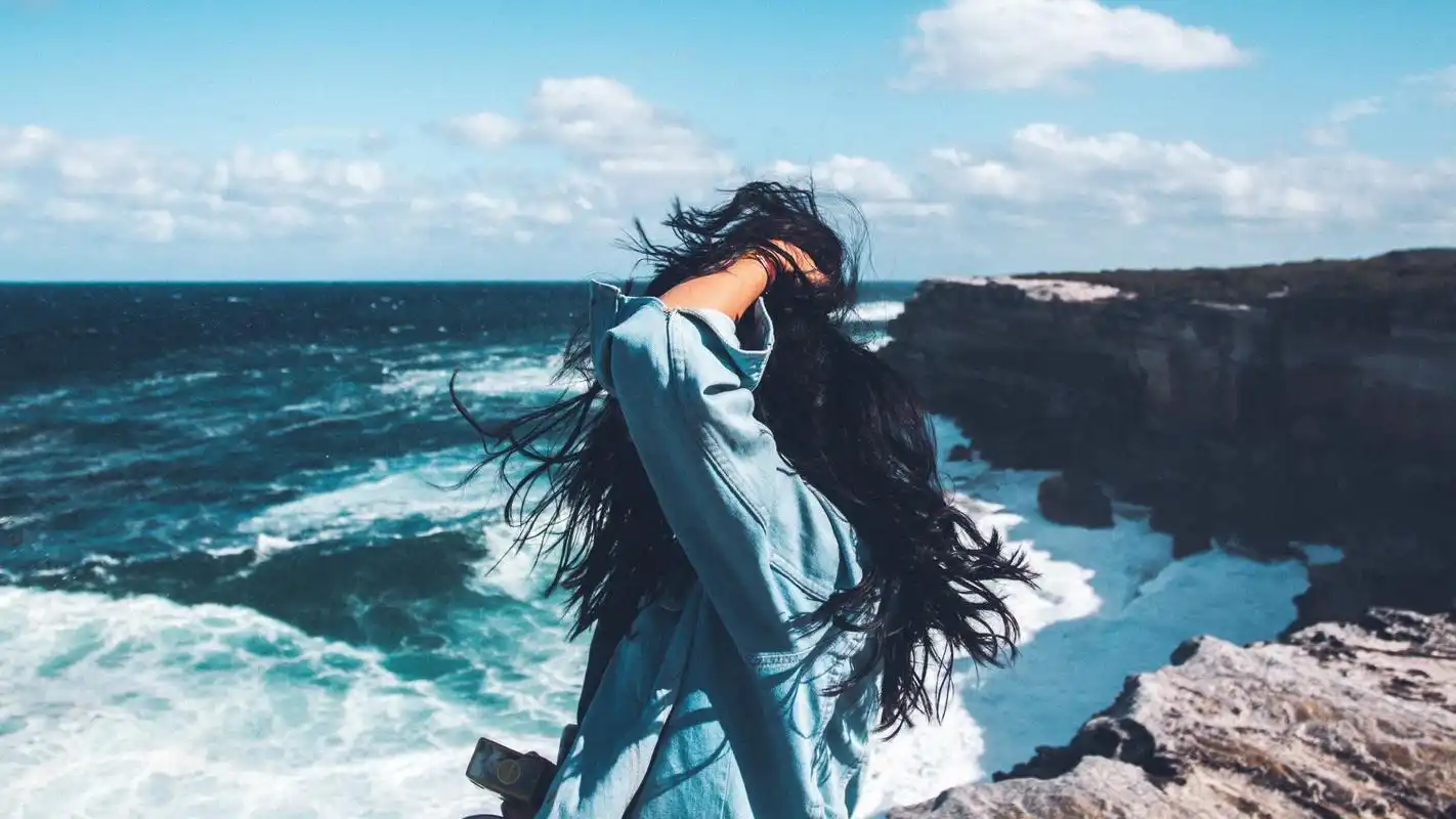 清新文艺的欧美美女写真高清宽屏壁纸