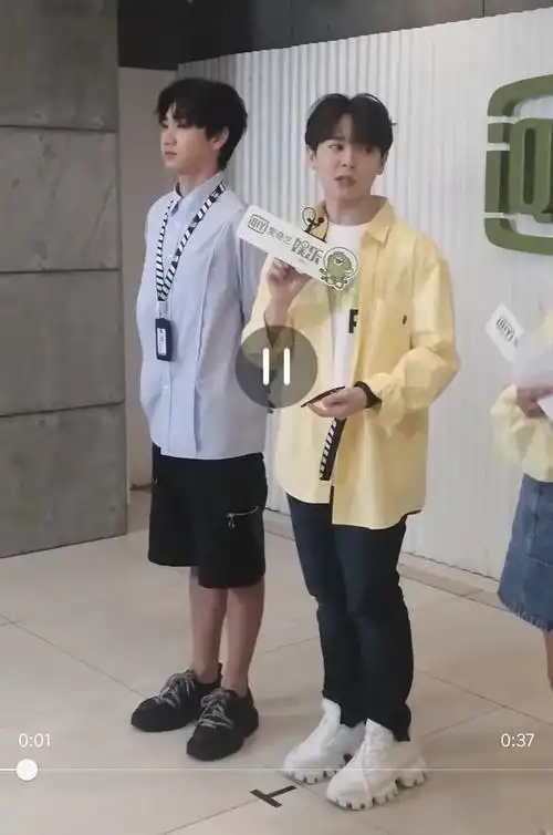 尤长靖官方身高176,却低于171的沈梦辰,身高谎报.