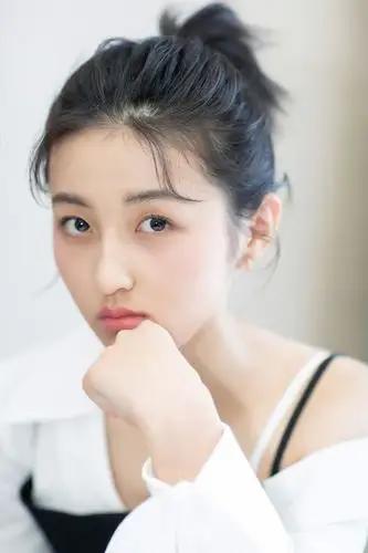 张子枫出席年度表彰大会分享演员感悟体验角色人生