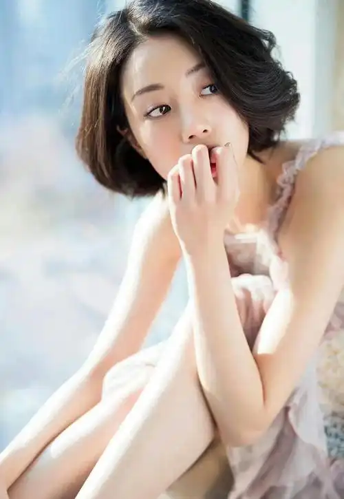 腿精美女李溪芮