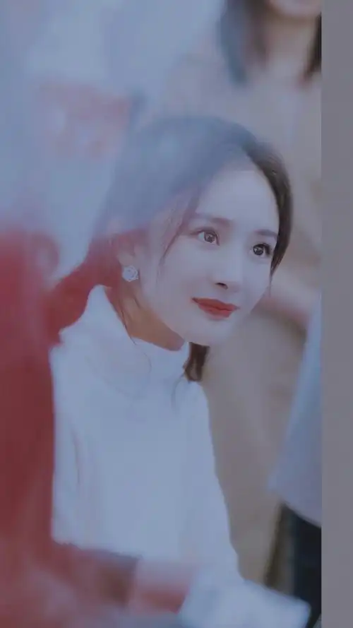 杨幂 侧颜超美 图源@祝星与尘