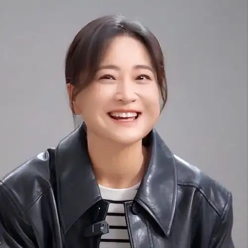 贾玲发财之后给姐姐贾丹买了两套房一辆车算是报答姐姐