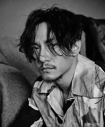 【张震#为你读诗#】演员张震,是个特别的.