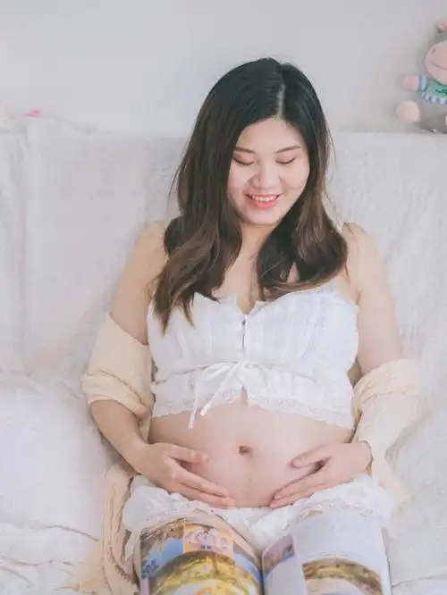 在家拍孕妇照