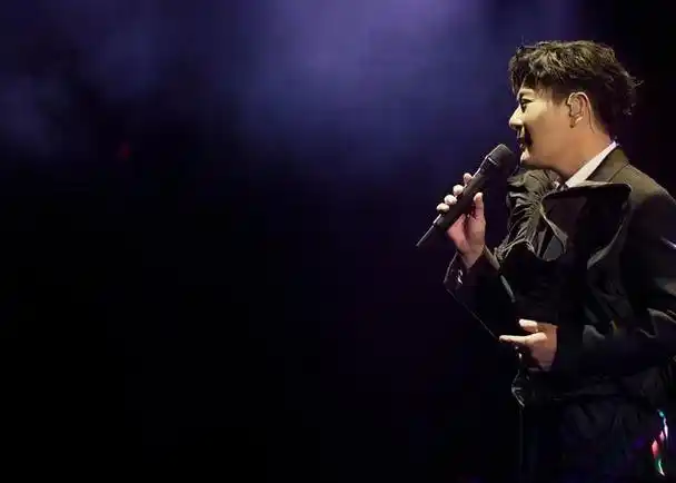 张信哲湖州开唱第一人,未来式2.0音乐梦想不止,未来可期__财经头条