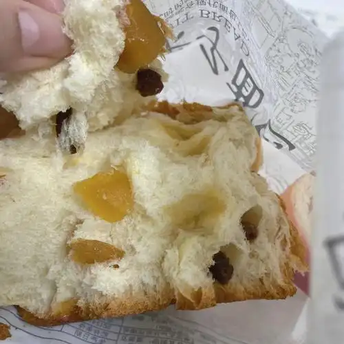 一口咬下去岂不是满满都幸福桃李果子面包