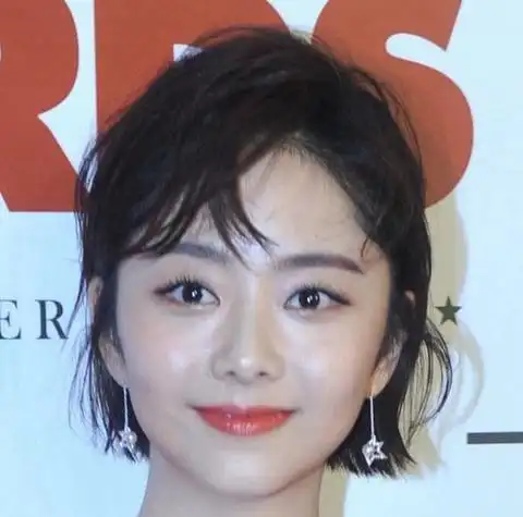 导语:今天我们要说的是一些女明星,因为鼻子而被观众嘲讽自己的容貌