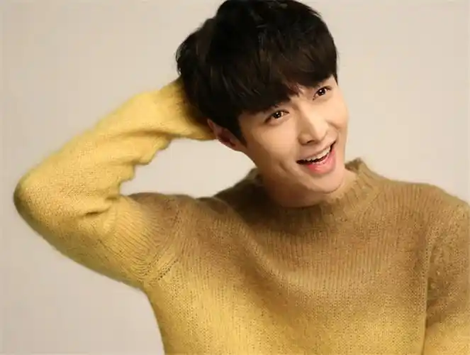 张艺兴连获三项大奖