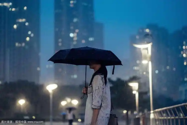 其它 雨中情 写美篇人类的感情丰富而敏感,音乐里的每一个跳动的音符
