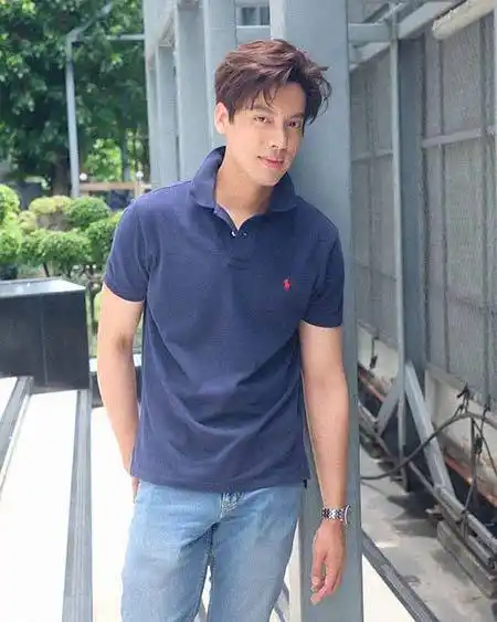 音乐经历2019年,出演电视剧《酒店之星》,电影《心脏骤停我爱你》.