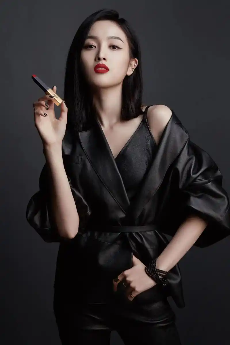 《吴宣仪》身材颜值天花板,满足你对美的任何需求,明星图片#壁 - 抖音