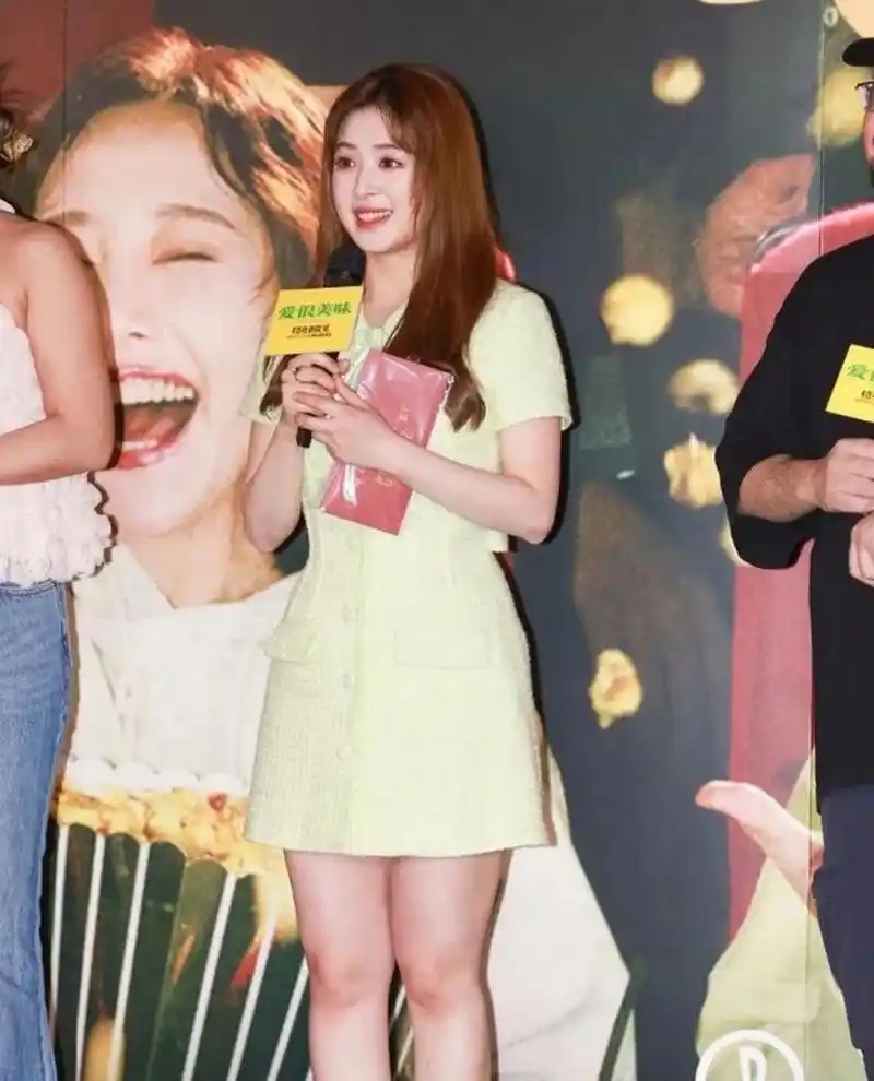 谁说张含韵发胖了,看着挺匀称的啊!