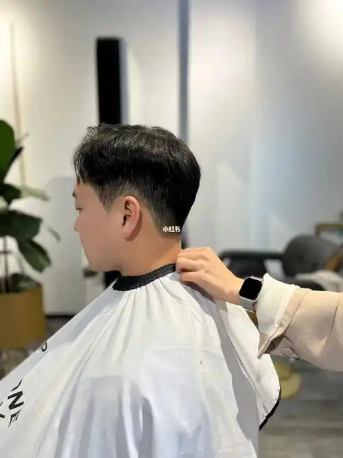 韩国美发店 男生剪头发