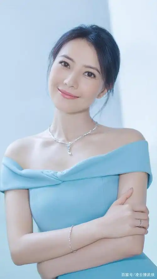 高圆圆唯美迷人写真,魅力颜值太美了,春风十里不及你