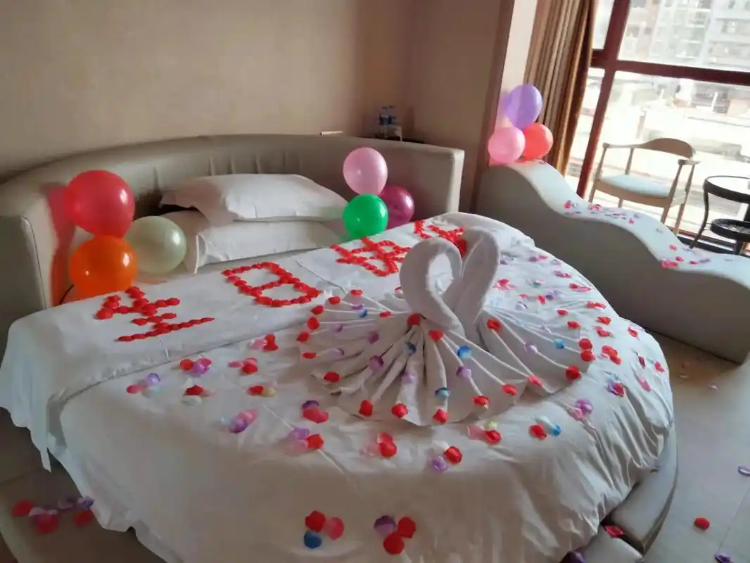 祝我们金湾酒店这位客人生日快乐.