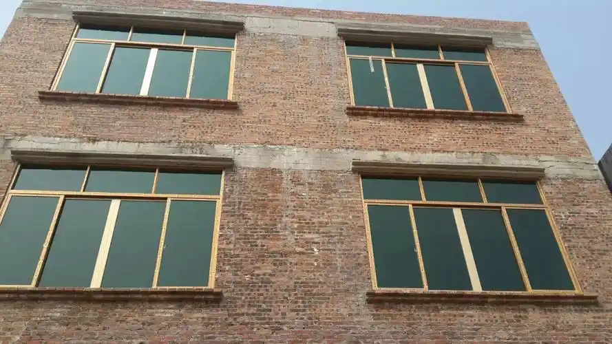 铝合金窗普通绿色玻璃隔热滤吗?