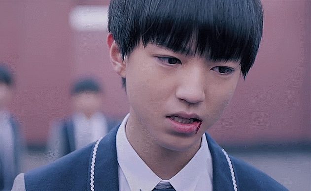 王俊凯帅气流血可爱gif动图_动态图_表情包下载_soogif