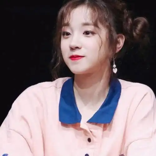 宋雨琦早年旧照被扒看到她的真正颜值后网友像换了一张脸