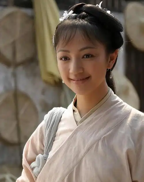 显老新头型被吐槽罗海琼才是真正的松弛感美人吧治愈无数网友