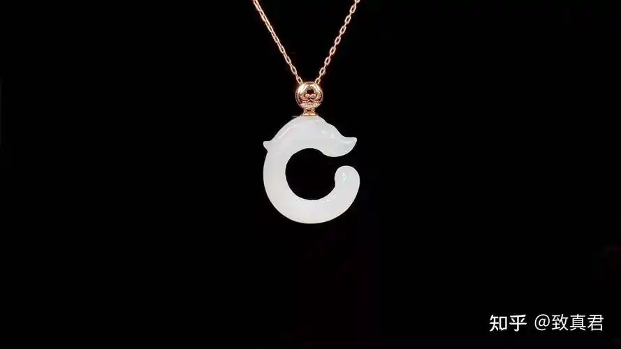 27岁女性适合戴铂金玉吊坠吗