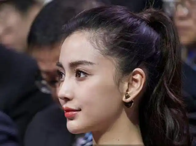 杨幂侧脸越来越虐跟章子怡baby同框差异大骨相太重要了