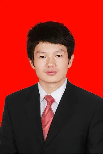 需要正装照,5寸的,白衬衫打领带的那种,那位仁兄会呀?帮个忙呗!