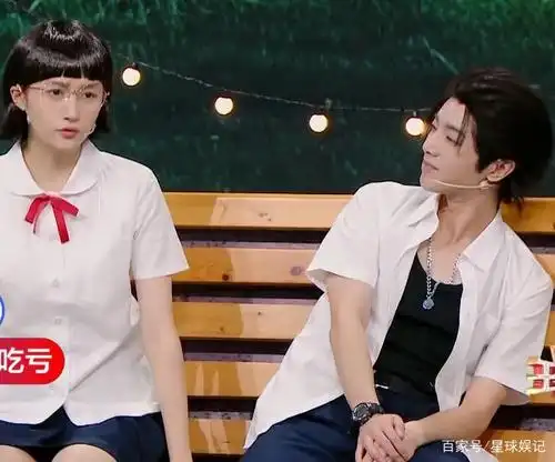 关晓彤与华晨宇同框演戏,谁注意她穿的什么鞋?对花花身高的尊重