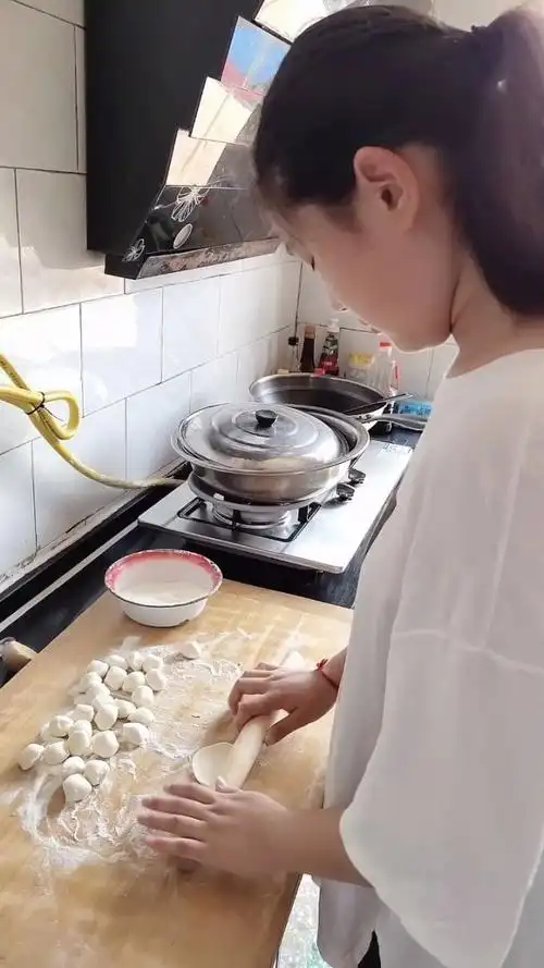 周末和女儿包饺子,合作愉快!
