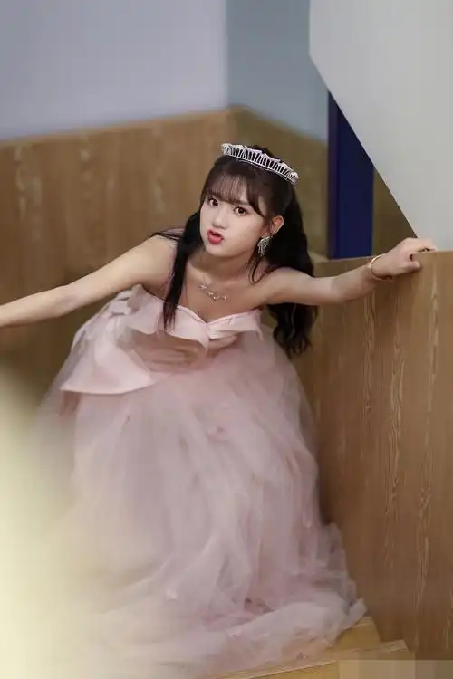 陈意涵estelle23岁生日会首秀性感舞姿霸气撕衣引尖叫