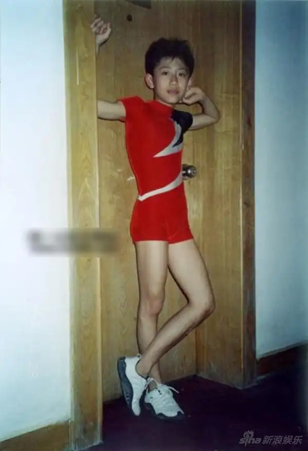 张一山海量童年照曝光 网友调侃颜值巅峰被萌翻