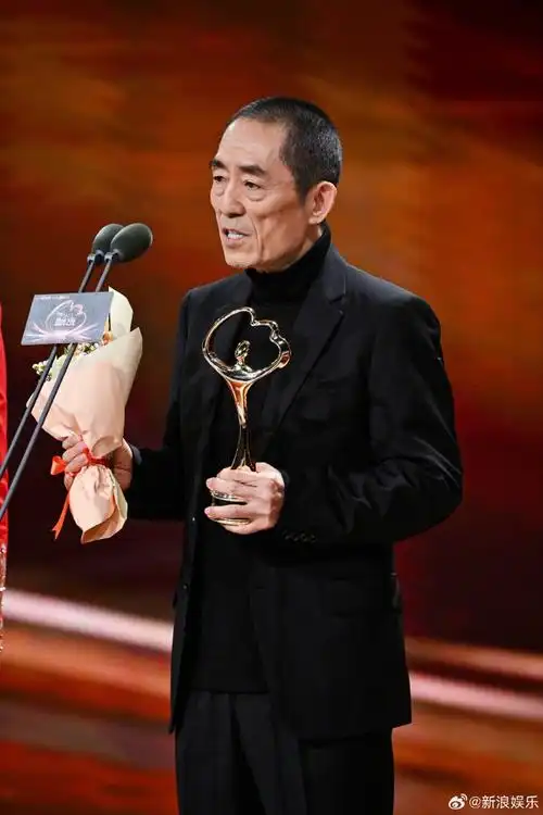 张艺谋获"微博影响力导演";@黄晓明,@李冰冰获得"微博卓越演员",@黄渤