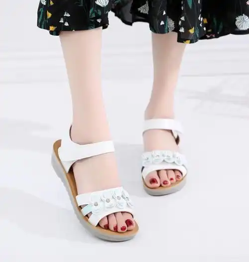 10女童运动凉鞋12夏季新款13防滑学生软底平底渡假凉鞋女9-15岁