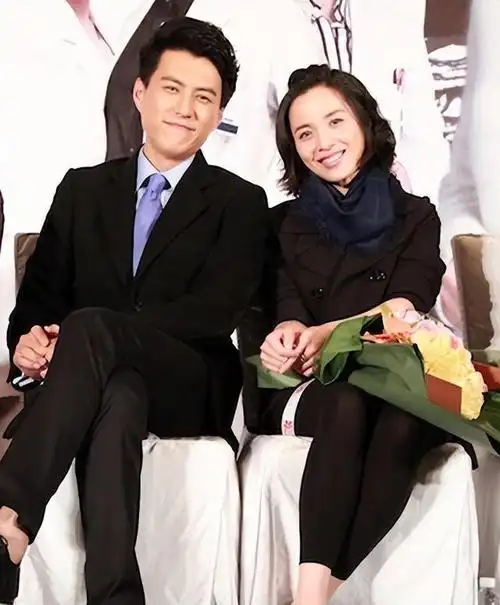 靳东与江珊两人同居5年,却转头迎娶了娇妻李佳,这是为何?