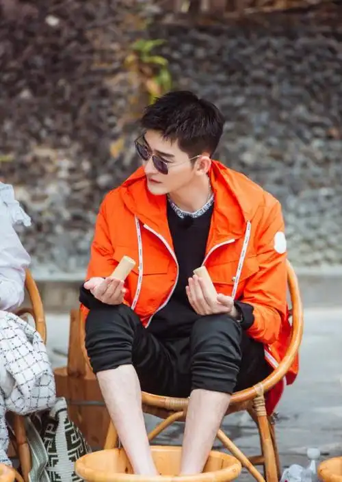 张翰工作室晒照片宣传张翰参加妻子的浪漫旅行