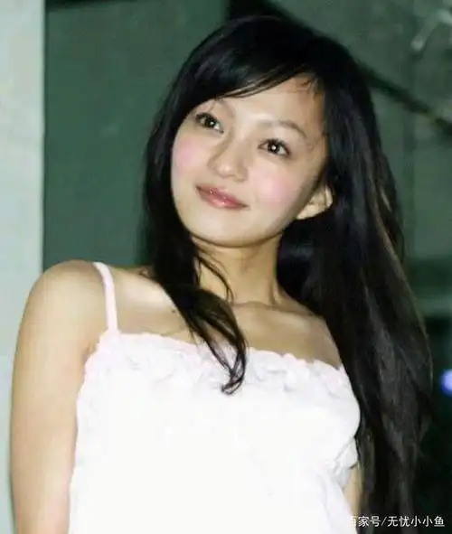 张韶涵录制加油视频,"脸谱式"苹果肌抢镜,怎么变成这样?