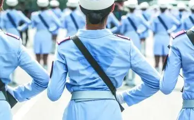 训练中的女民兵,汗水湿透了衣服.本报记者 武亦彬摄