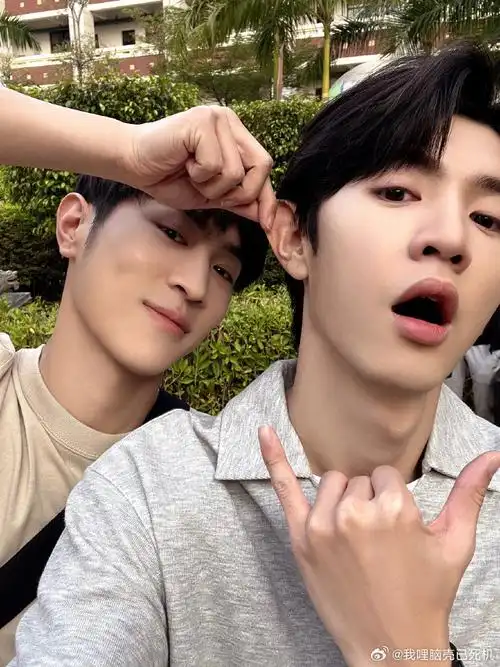 陈哲远马伯骞搞怪合照