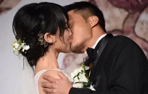 吴京甜蜜大婚 婚礼现场宣布将当爹
