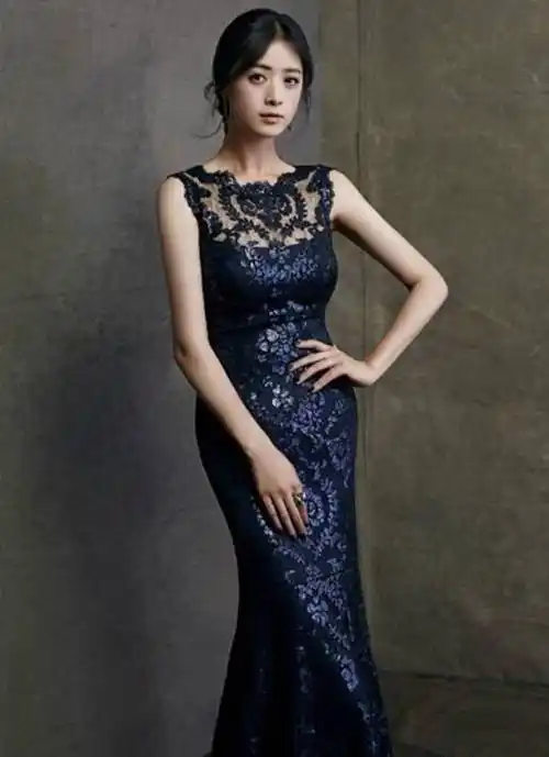 蒋欣的饱满身材数一数二把蕾丝裙穿得特高级不减肥更气质