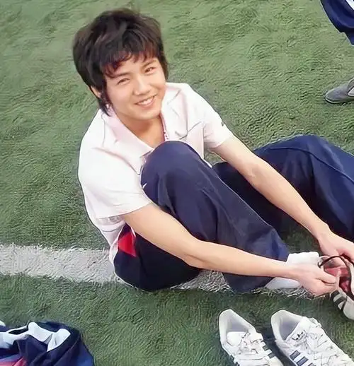 果不其然,看到鹿晗出道前的照片真的是被迷住了.