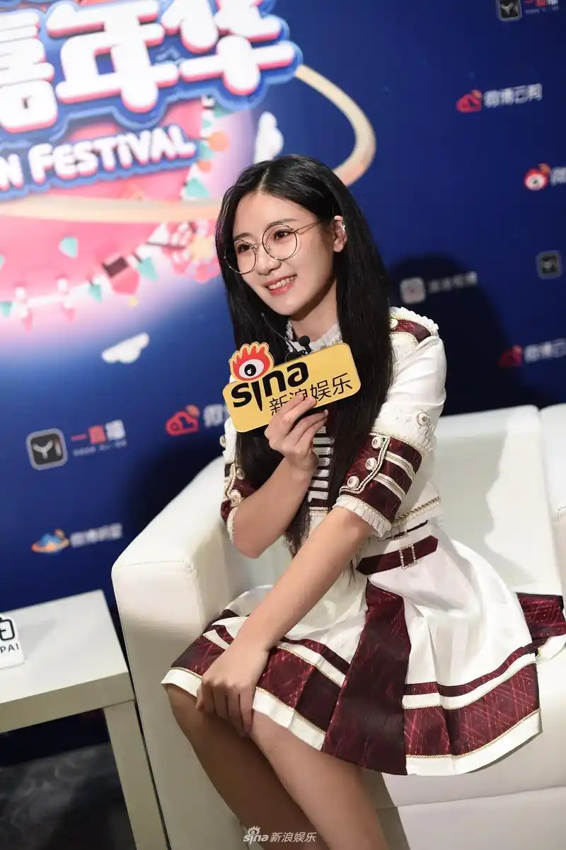 组图:粉丝嘉年华snh48李宇琪接受专访 天使微笑颜值爆表