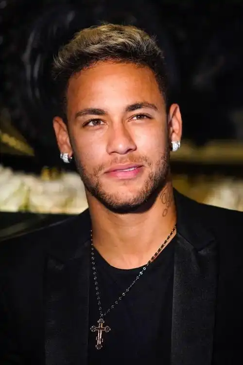 内马尔多少有点街溜子气质