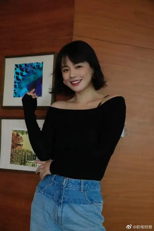 马思纯的锁骨##马思纯黑色露肩上衣