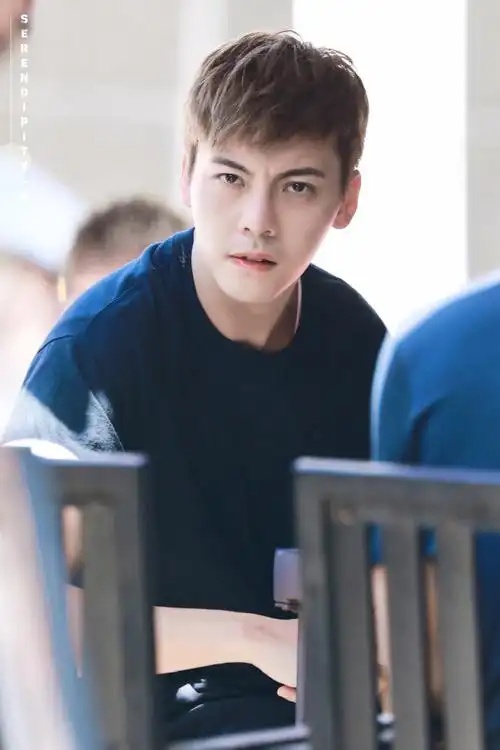 栗子头#陈伟霆这个栗子头发型太93了吧!