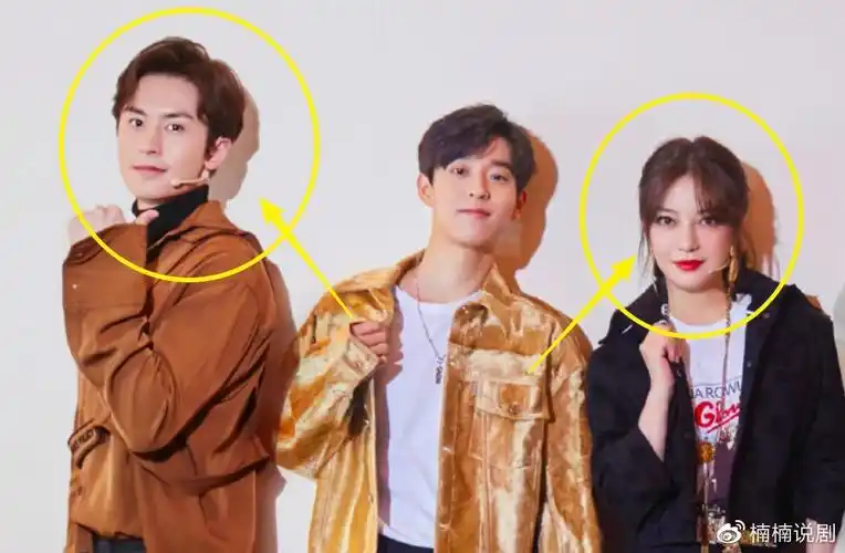 赵薇晒和张哲瀚合照二人同框cp感十足44岁的状态却让人看愣