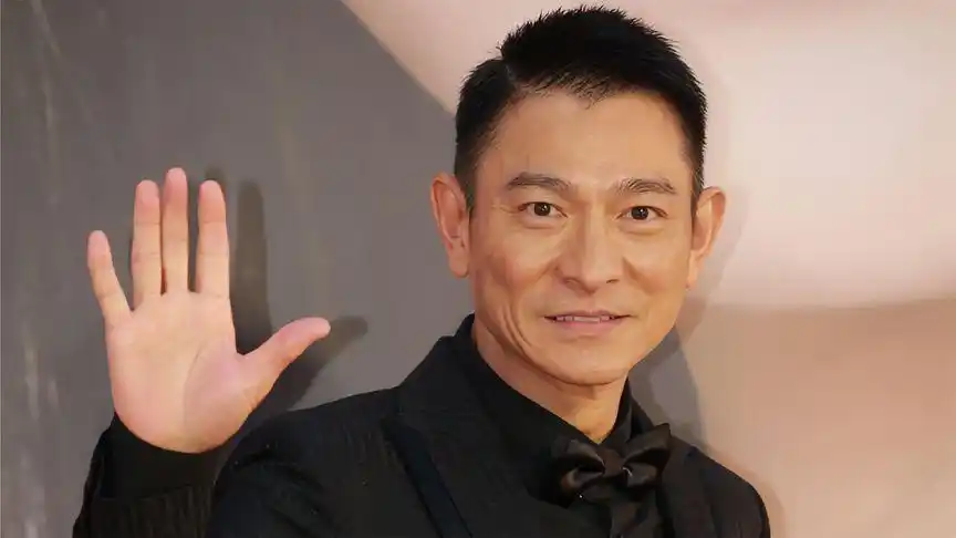 60岁的刘德华 在台上 风采依然-娱乐视频-搜狐视频