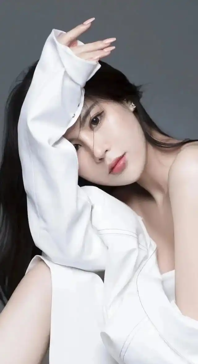 全面屏美女高清壁纸