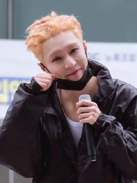 张艺兴  让比心就比心 让撒娇就撒娇  完事儿 还要来段krump来体现