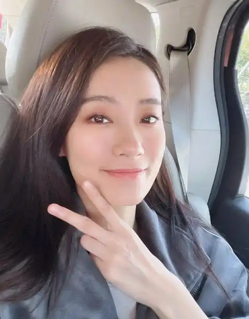 张小斐怼脸自拍登上网络热搜了,咋啦?