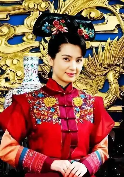 "香港顶级最美豆腐西施洪欣"一颦一笑都是经典,岁月从不败美人_角色